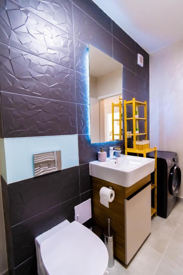 Brown Bear Apt. Boho Style Bedroom W/ City View & Free Parking Braşov Eksteriør bilde