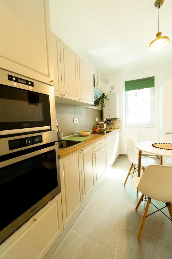 Brown Bear Apt. Boho Style Bedroom W/ City View & Free Parking Braşov Eksteriør bilde