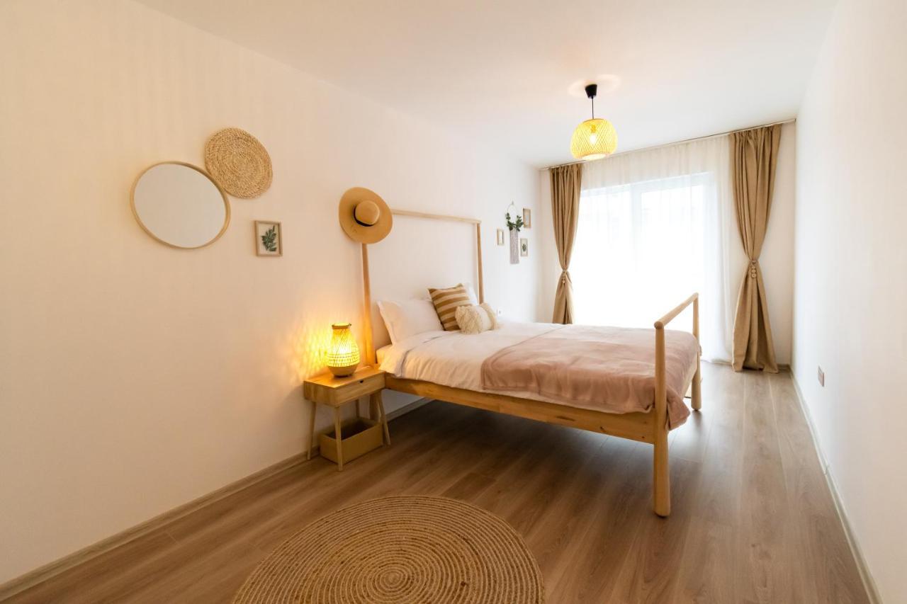 Brown Bear Apt. Boho Style Bedroom W/ City View & Free Parking Braşov Eksteriør bilde